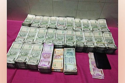 The money handed over to the police