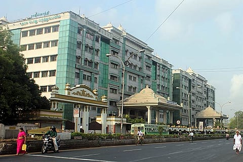 Patients suffer in Chennai Rajiv Gandhi government hospital as toilets are shut down due to water scarcity