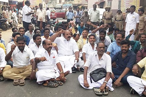 DMK cadre staging a protest in Thanjavur on Saturday