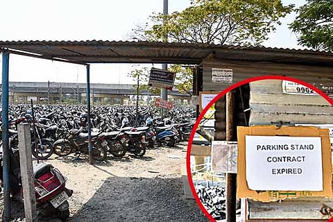 A notice has been put up saying parking stand contract expired at Tambaram railway station