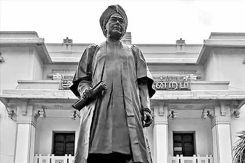 A statue of Dr. Raja Sir Annamalai Chettiar