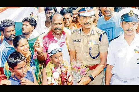 Theni boy sets new record in swimming: crosses Palk Strait in 10 1/2 hours