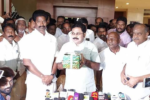 TTV Dhinakaran's AMMK gets 'gift pack' symbol