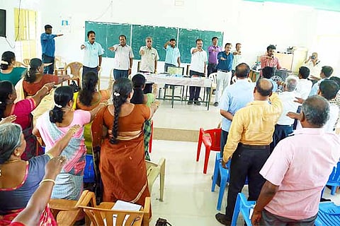 Private school heads take pledge to implement the CEO?s order, in Tiruvannamalai on Wednesday