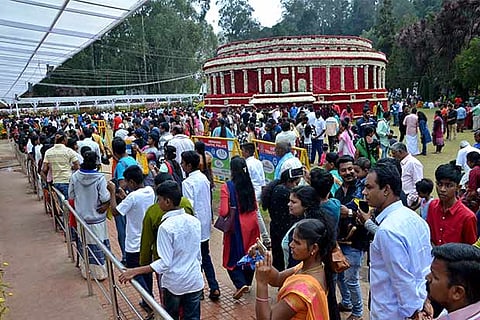 Rush of tourists on the last day of flower show in Ooty on Tuesday