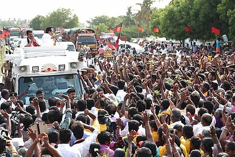 Gaja storm blows in favour of DMK in Central districts