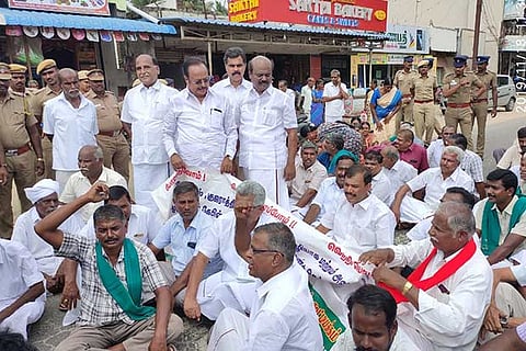 Farmers stage demonstration against high tension transmission towers in Coimbatore on Monday