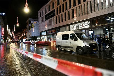 Dutch police hunt suspect in Hague stabbings