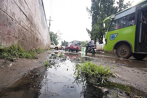 Sewage stagnated on the road causes unbearable stench, say motorists