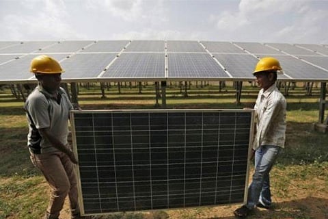 India to build solar, wind farms along Pakistan border