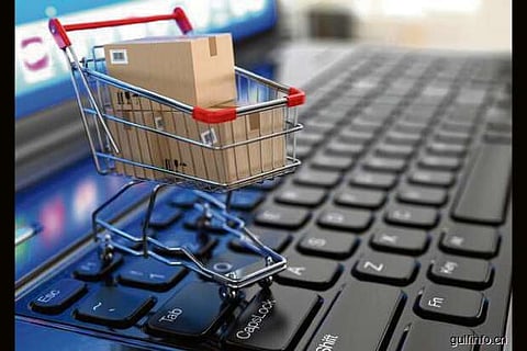 Mobile, fashion dominate online festive sales