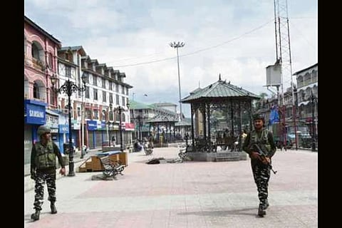 Makeshift PCOs pop up in Srinagar as people queue up to call loved ones