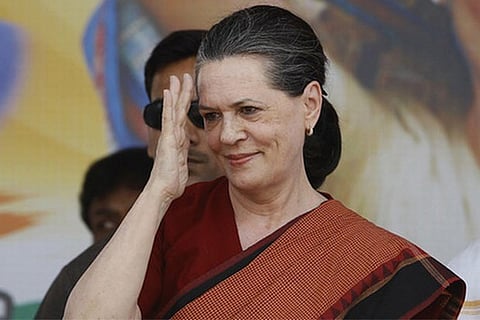 Sonia meets Maharashtra Congress chief, discusses resignations