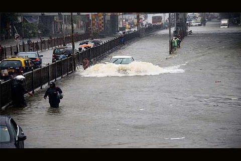 Heavy rains likely in Mumbai, schools shut
