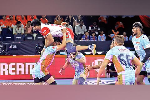 The Warriors defence (in blue), led by Baldev Singh, was upto the task against Steelers on Thursday