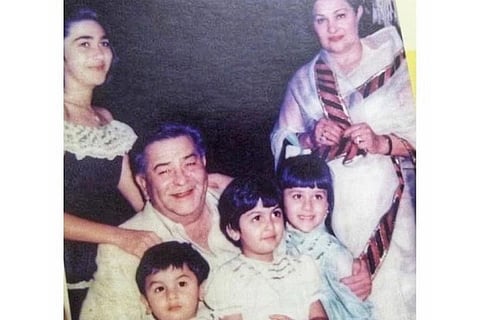Kareena, Karisma, Ranbir, Riddhima in rare pic with grandpa Raj Kapoor