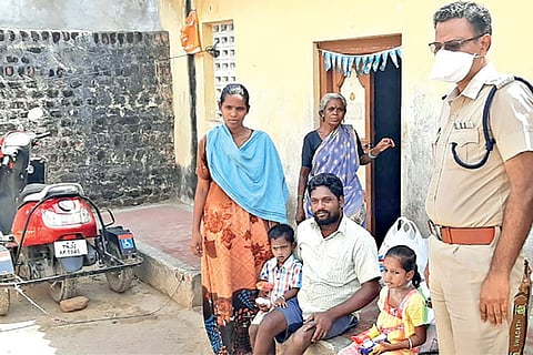 Villupuram SP Jayakumar with the kin of the diffabled