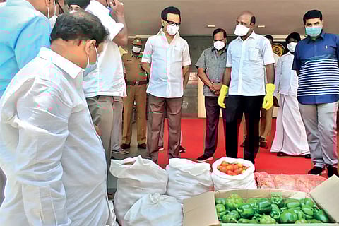 Opposition Leader MK Stalin inspecting vegetables kept for distribution to people in Tambaram