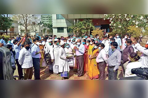 Patients, who tested negative after treatment for COVID-19, being given a warm send-off at the MGMGH