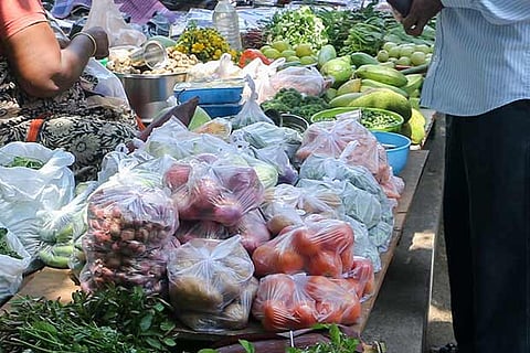 Farmers, buyers from Sonipat stopped from coming to Azadpur mandi