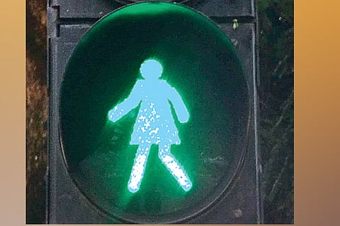 Modified figure in traffic signal