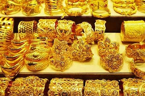 Gold nears Rs 55,000 per 10 gm, silver crosses Rs 70,000 per kg