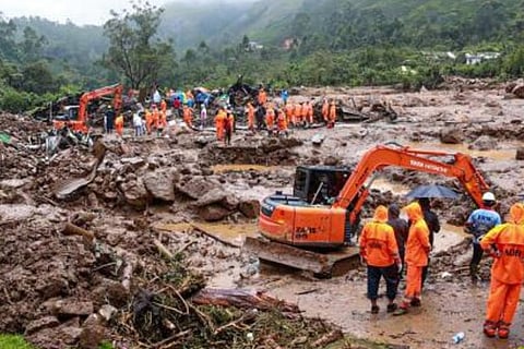 Palaniswami announces solatium to Kerala landslide victims from TN