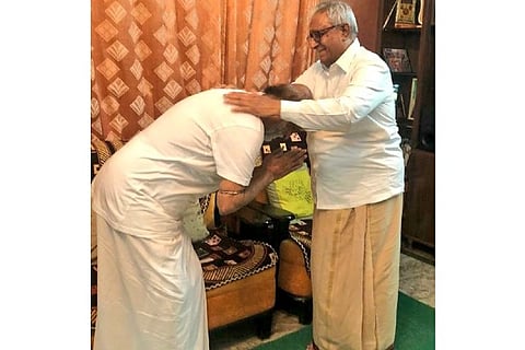 Rajinikanth seeks blessing from his brother before taking the political plunge