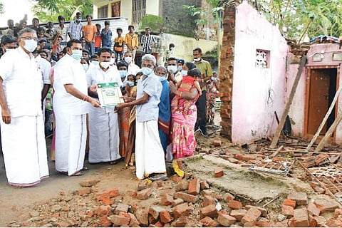 CM Edappadi K Palaniswami presenting orders for green house to a villager who lost his house