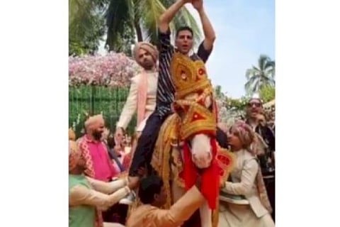 Akshay Kumar hoping for lots of good news in 2021