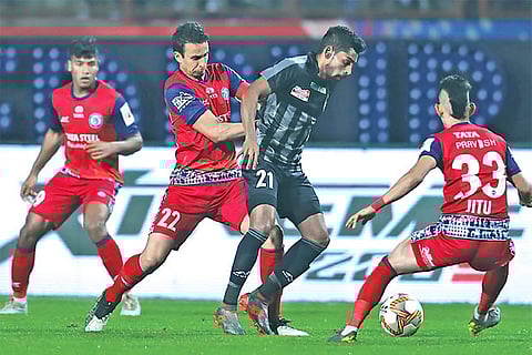 Roy Krishna (in black) was on fire for ATK