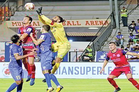 Mumbai snatches nail-biting victory against Jamshedpur