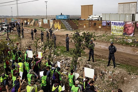 Border wall in Mexico turns into 'mural of love'