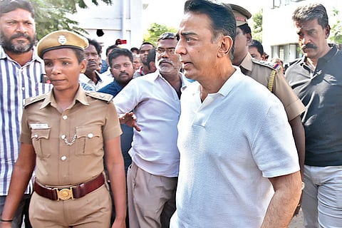 Kamal paying condolence to the victims