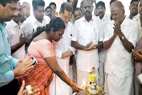 Ranipet Collector Divyadarshini lighting a kuthuvilakku to mark the opening of the taluk office for Sholinghur