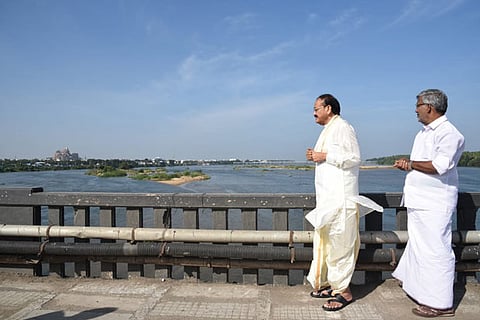 Vice President Venkaiah Naidu seen enjoying the flow in the Cauvery in Tiruchy on Saturday