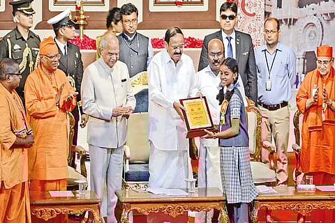 M Venkaiah Naidu presenting a prize to a student at the function held to mark the centenary of Sri Ramakrishna