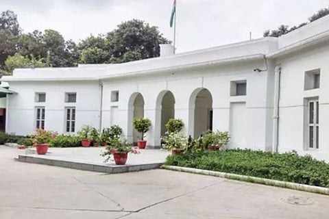 How many govt bungalows occupied by people not in any post, HC asks Centre