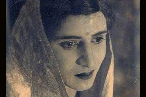 Rishi Kapoor tweets photo of Pran disguised as woman