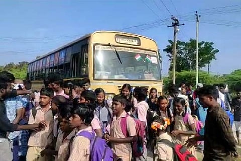 Road roko as lone bus ditches students