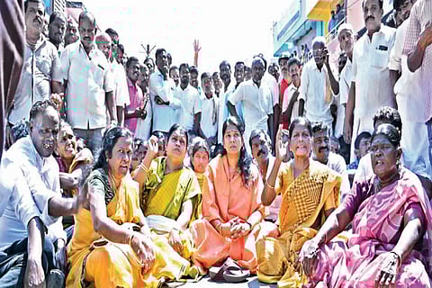 Kanimozhi at the sit-in protest at Kovilpatti on Thursday