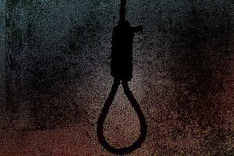 Hyderabad man, who killed two sisters, found hanging