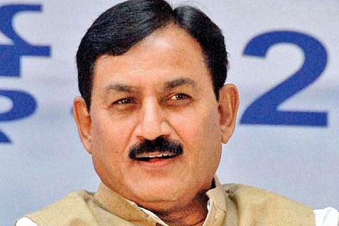 Congress leader Solanki put on ventilator support