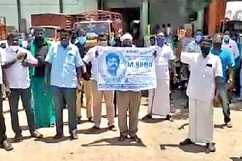 Tasmac staff protest outside Zonal manager?s office