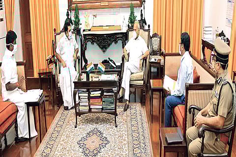 CM Edappadi K Palaniswami briefing Governor Banwarilal Purohit on COVID-19 situation on Tuesday