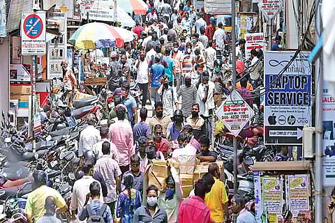 The crowd on Ritchie Street ahead of lockdown