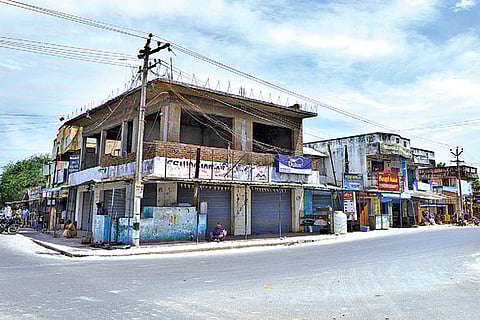 Shops closed at Marungulam four road junction in Thanjavur on Monday