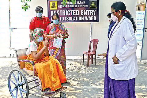 A corona patient discharged from KMC hospital in Chennai