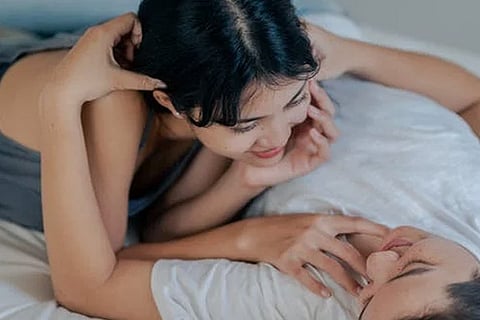 Share the bed with your spouse for quality sleep, super memory