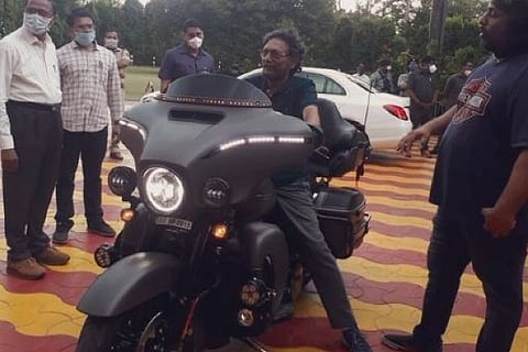 CJI checks out a Harley Davidson, pictures go viral